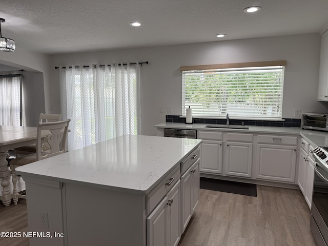 305 Carriage Hill Ct, Saint Johns, FL 32259 - kitchen with a sink, a center island, wood finished floors, appliances with stainless steel finishes, and recessed lighting