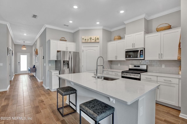 328 Falcon Quest Ln, Saint Augustine, FL 32095 - kitchen with appliances with stainless steel finishes, a sink, recessed lighting, a kitchen island with sink, and backsplash