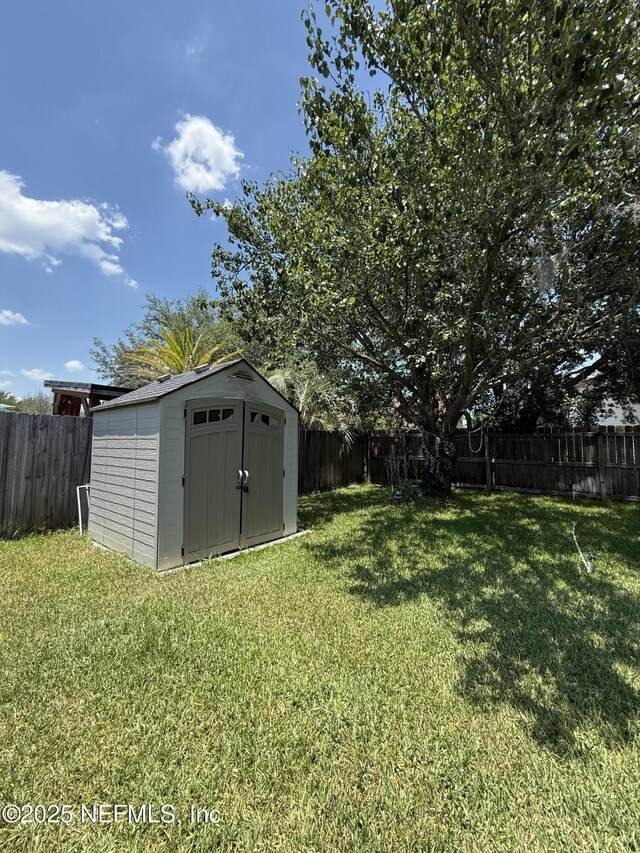 9205 Camshire Dr, Jacksonville, FL 32244 - view of yard