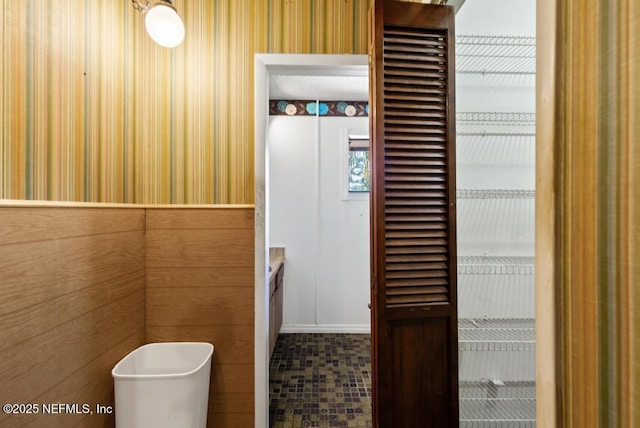 5342 Hickson Rd, Jacksonville, FL 32207 - bathroom featuring wallpapered walls