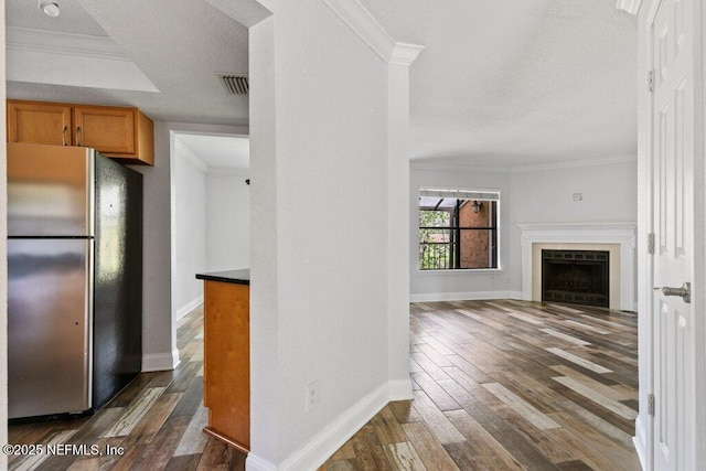 833 Shoreline Cir, Ponte Vedra Beach, FL 32082 - kitchen with freestanding refrigerator, dark wood-style flooring, crown molding, baseboards, and a textured ceiling