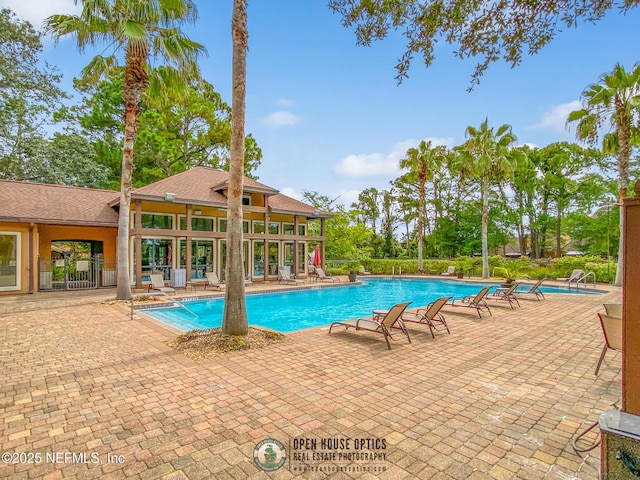 833 Shoreline Cir, Ponte Vedra Beach, FL 32082 - community pool with a patio area