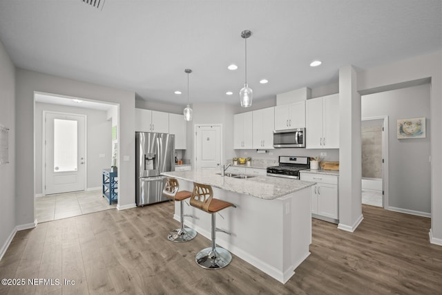 149 Ferndale Way, Saint Augustine, FL 32092 - kitchen featuring stainless steel appliances, a sink, wood finished floors, baseboards, and recessed lighting