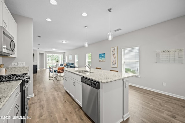 149 Ferndale Way, Saint Augustine, FL 32092 - kitchen featuring appliances with stainless steel finishes, a sink, light wood-style floors, recessed lighting, and a kitchen island with sink