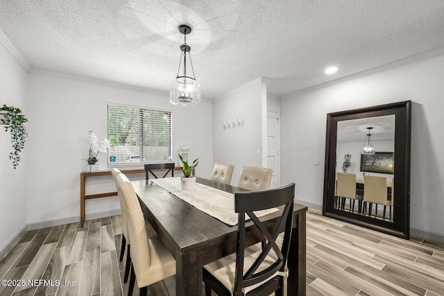 5811 Atlantic Blvd Unit 153, Jacksonville, FL 32207 - dining space featuring crown molding, light wood-style floors, a textured ceiling, recessed lighting, and a chandelier