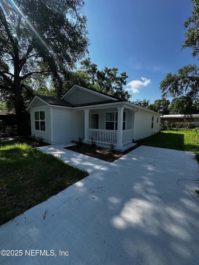 1522 E 28th St, Jacksonville, FL 32206 - view of front facade featuring a porch and a front lawn