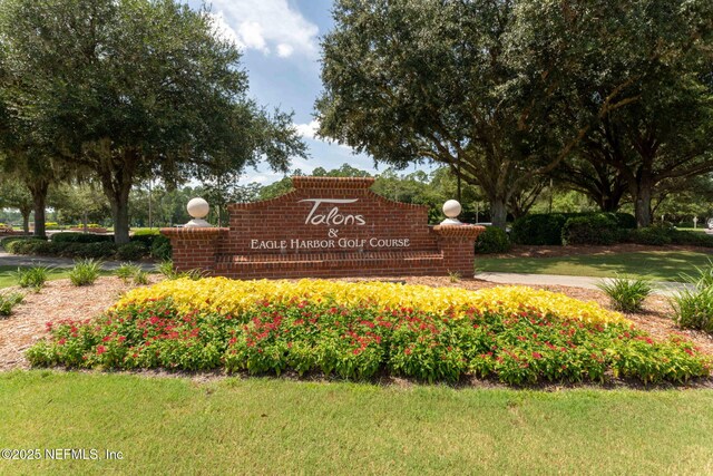 2305 Range Crescent Ct, Fleming Island, FL 32003 - community / neighborhood sign featuring a lawn