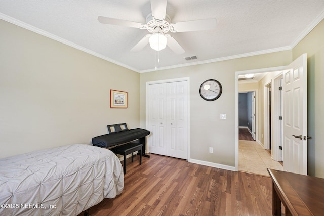 1816 Lakedge Dr, Middleburg, FL 32068 - bedroom featuring crown molding, wood finished floors, a closet, a ceiling fan, and baseboards