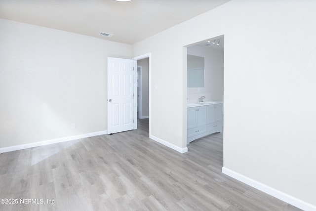 736 W St, Jacksonville, FL 32204 - spare room with light wood finished floors, baseboards, and a sink