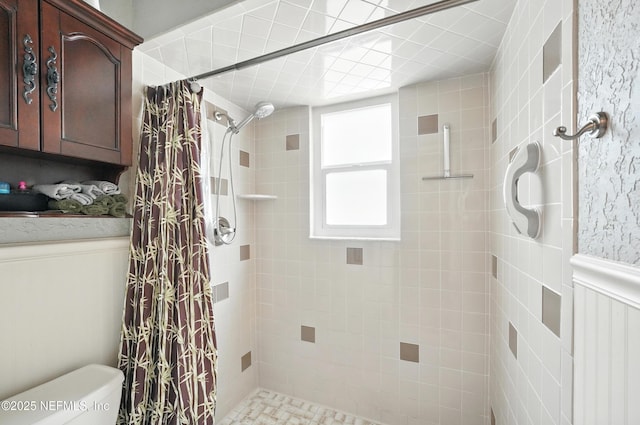11019 Crumpet Ct, Jacksonville, FL 32257 - bathroom with tiled shower, toilet, and wainscoting