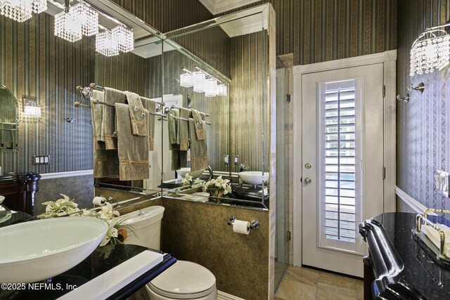 8135 Wekiva Way, Jacksonville, FL 32256 - full bath with wallpapered walls, a chandelier, toilet, a sink, and a shower