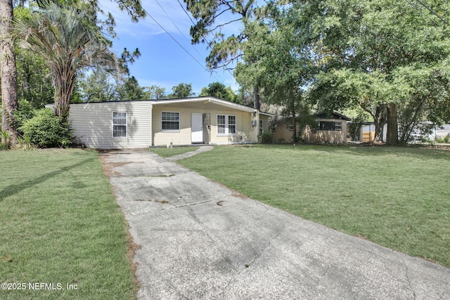 9118 Devonshire Blvd, Jacksonville, FL 32208 - view of front facade with a front yard and driveway