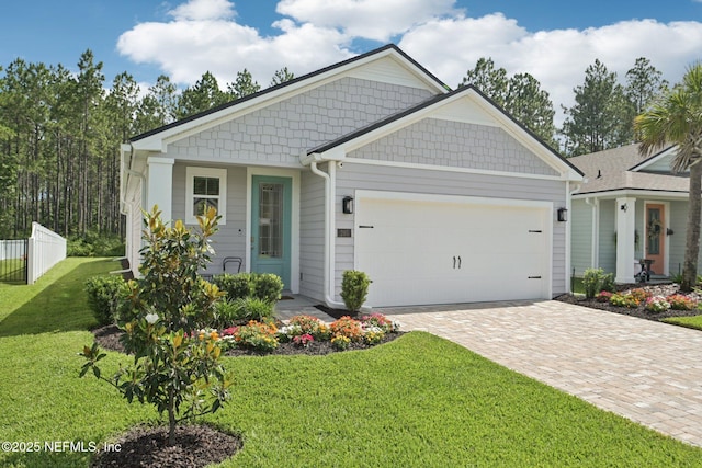 285 Greenway Ln, Saint Augustine, FL 32092 - view of front facade featuring a garage and driveway
