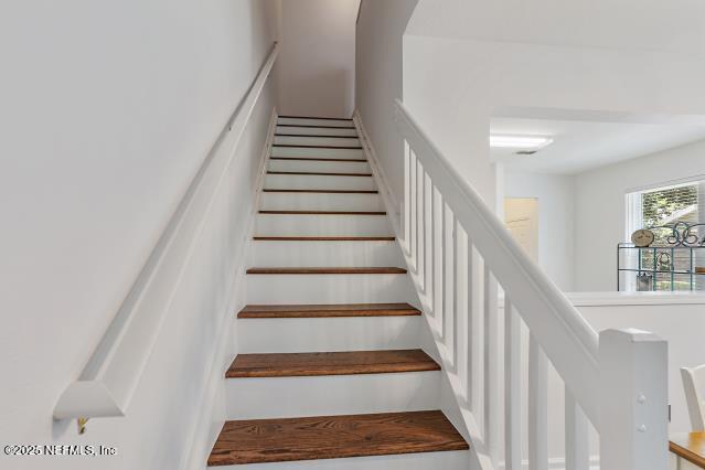 7542 Red Crane Ln, Jacksonville, FL 32256 - view of staircase