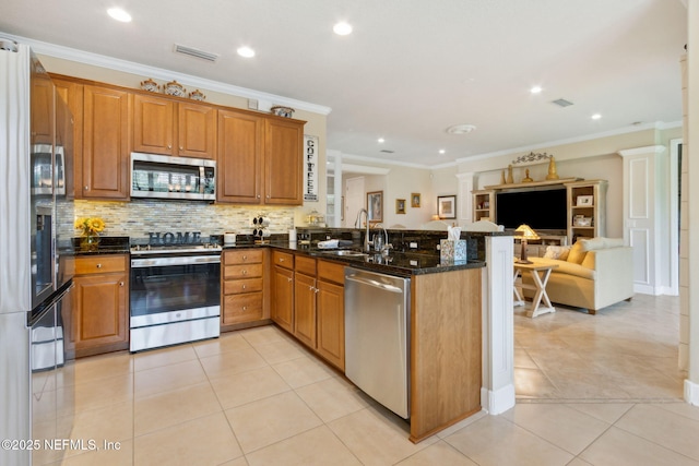 14 Marsh Hollow Rd, Ponte Vedra, FL 32081 - kitchen featuring appliances with stainless steel finishes, a sink, open floor plan, a peninsula, and ornamental molding