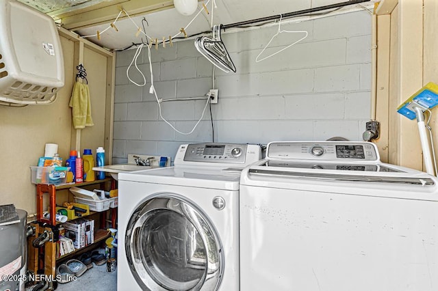 1810 Griflet Rd, Jacksonville, FL 32211 - laundry area featuring concrete block wall and washer and clothes dryer
