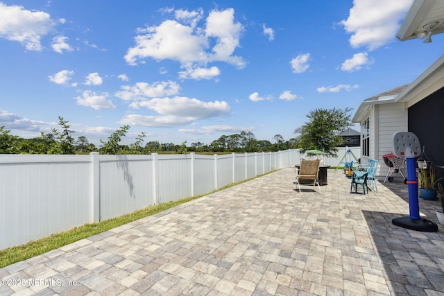 94001 Goodwood Dr, Fernandina Beach, FL 32034 - fenced backyard featuring outdoor dining area and a patio area