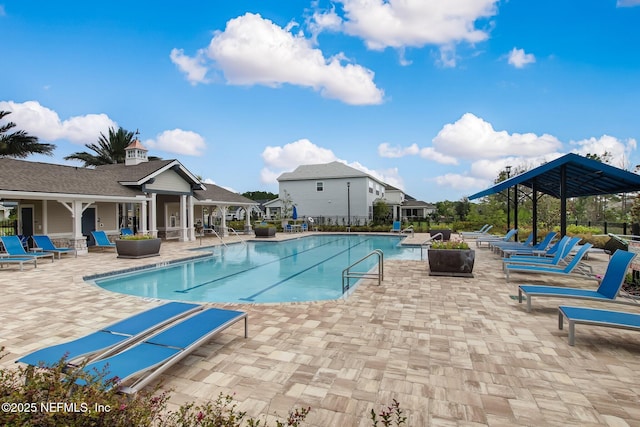 94001 Goodwood Dr, Fernandina Beach, FL 32034 - community pool with a patio
