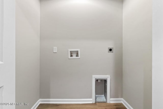 889 Aiken St, Saint Augustine, FL 32084 - laundry area with electric dryer hookup, washer hookup, baseboards, and wood finished floors