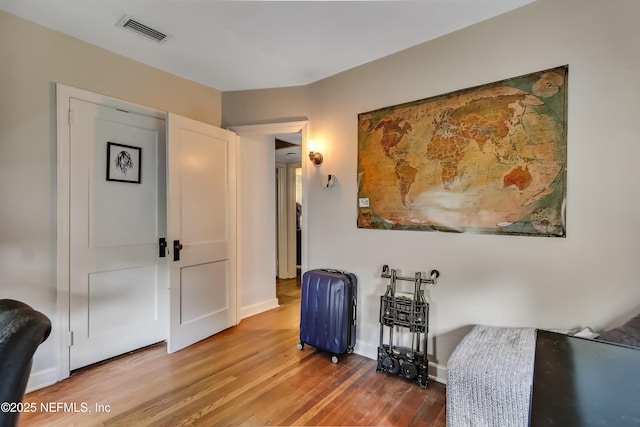 1131 Wycoff Ave, Jacksonville, FL 32205 - sitting room with wood finished floors and baseboards