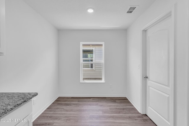 37132 Whippoorwill Ct, Hilliard, FL 32046 - empty room with wood finished floors, recessed lighting, and baseboards