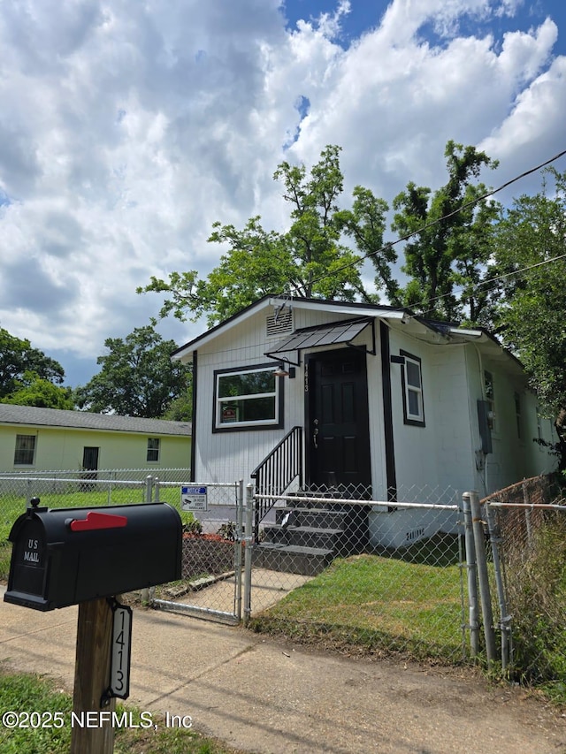1413 W 21st St, Jacksonville, FL 32209 - view of front facade featuring a gate and a fenced front yard