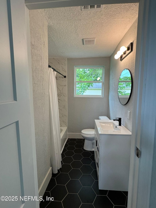 1413 W 21st St, Jacksonville, FL 32209 - bathroom with vanity, toilet, a textured wall, a textured ceiling, and shower / tub combo with curtain