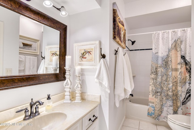 2315 Vista Cove Rd, Saint Augustine, FL 32084 - full bathroom featuring toilet, vanity, tile patterned floors, and shower / tub combo