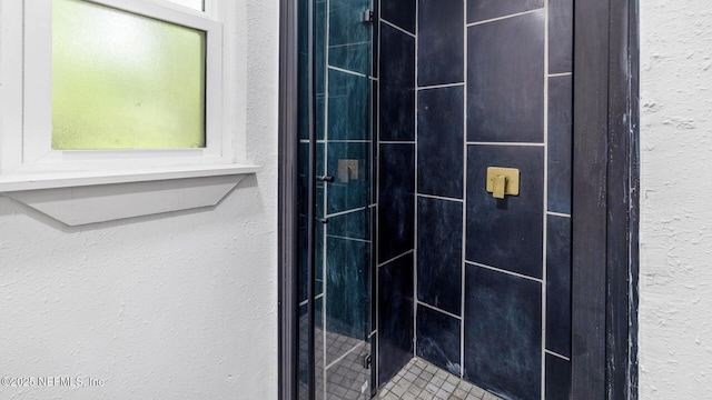 9430 Norfolk Blvd, Jacksonville, FL 32208 - bathroom featuring a textured wall and a tile shower