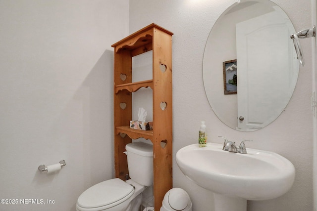 1090 Wetland Ridge Cir, Middleburg, FL 32068 - half bath featuring toilet and a sink