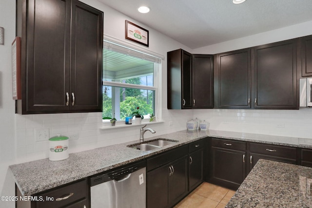 1090 Wetland Ridge Cir, Middleburg, FL 32068 - kitchen featuring stainless steel appliances, a sink, decorative backsplash, and light stone countertops