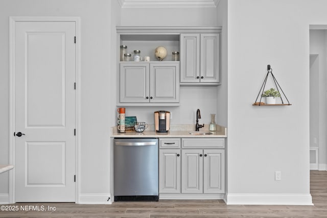 220 Hoptree Pl, Saint Johns, FL 32259 - indoor wet bar with dishwasher, baseboards, light wood finished floors, and crown molding