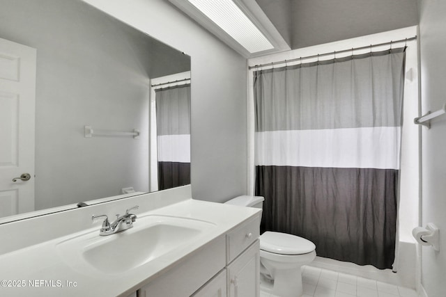 880 Buckeye Ln W, Saint Johns, FL 32259 - bathroom featuring vanity, toilet, tile patterned floors, and shower / tub combo