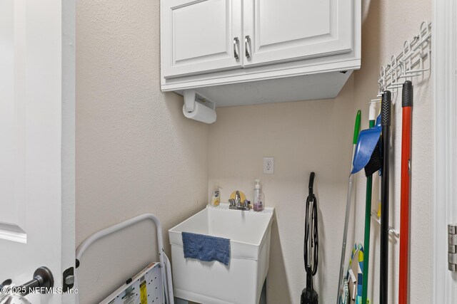 85464 Amaryllis Ct, Fernandina Beach, FL 32034 - laundry area featuring a sink