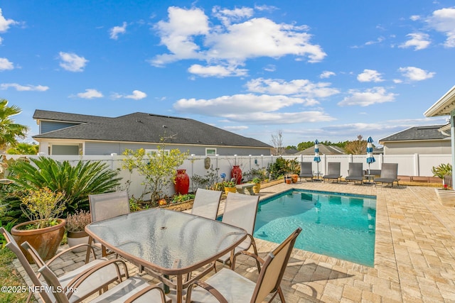 85464 Amaryllis Ct, Fernandina Beach, FL 32034 - view of swimming pool with a patio area, a fenced backyard, and outdoor dining space