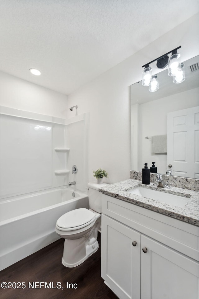 127 Azalea Cir, Palatka, FL 32177 - bathroom featuring wood finished floors, vanity, toilet, and shower / tub combination