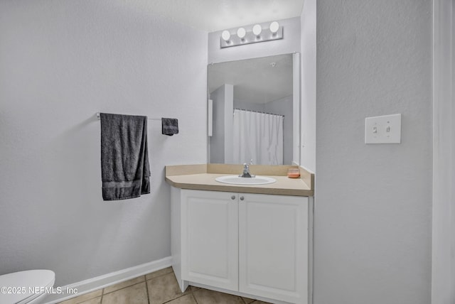 425 S Villa San Marco Dr Unit 302, Saint Augustine, FL 32086 - full bath featuring tile patterned floors, vanity, toilet, curtained shower, and baseboards