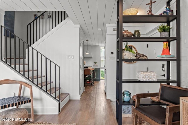 901 Ocean Blvd Unit 91, Atlantic Beach, FL 32233 - foyer entrance featuring wood finished floors, stairs, and baseboards