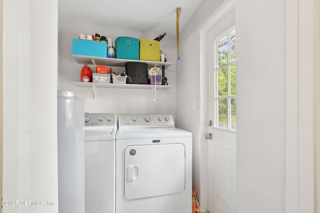 7456 Burlingame Dr S, Jacksonville, FL 32211 - laundry area featuring independent washer and dryer and water heater