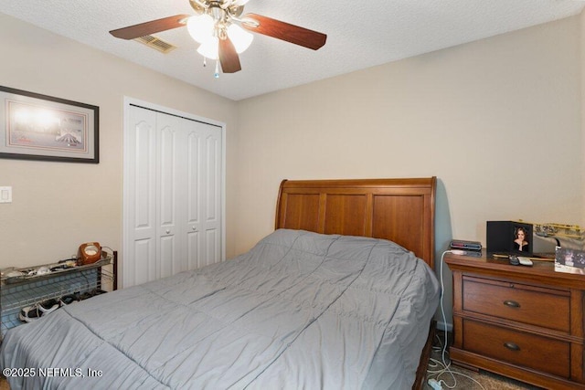3912 Pipit Pt, Middleburg, FL 32068 - bedroom featuring a closet and a ceiling fan