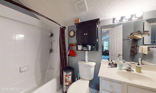 1700 Waters Edge Dr, Fleming Island, FL 32003 - bathroom featuring a textured ceiling, toilet, vanity, shower / tub combo with curtain, and lofted ceiling