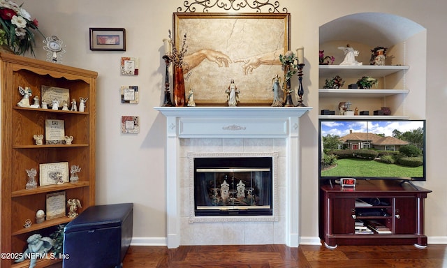 1700 Waters Edge Dr, Fleming Island, FL 32003 - living area featuring wood finished floors, baseboards, and a tiled fireplace