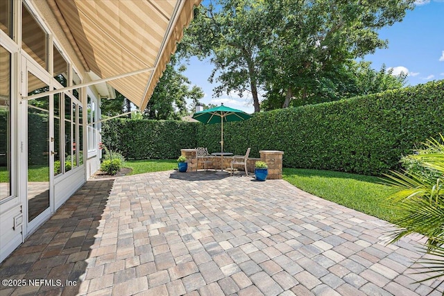 6541 Burnham Cir, Ponte Vedra Beach, FL 32082 - fenced backyard with a patio and outdoor dining space