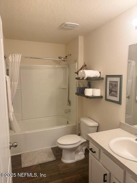 126 Falcon Ridge Rd, Saint Augustine, FL 32084 - bathroom with a textured ceiling, vanity, shower / bath combination with curtain, and wood finished floors