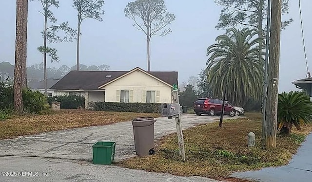 8 Boyd Pl, Palm Coast, FL 32137 - view of front facade with driveway