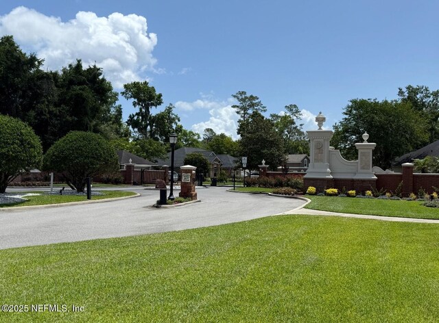 1823 Sentry Oak Ct, Fleming Island, FL 32003 - surrounding community with a yard