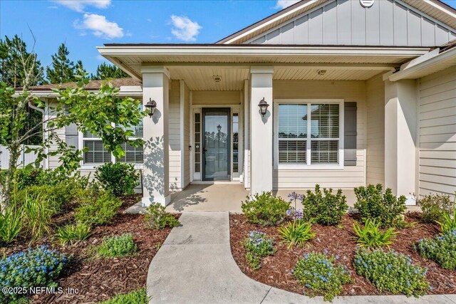 27 Shady Lake Ct, Saint Augustine, FL 32095 - doorway to property featuring a porch and board and batten siding