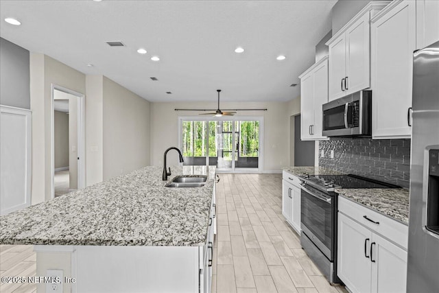 27 Shady Lake Ct, Saint Augustine, FL 32095 - kitchen featuring stainless steel appliances, a sink, a ceiling fan, recessed lighting, and a kitchen island with sink