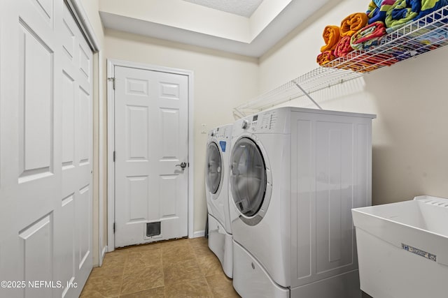 4340 Comanche Trail Blvd, Saint Johns, FL 32259 - laundry area featuring washing machine and dryer and light tile patterned floors
