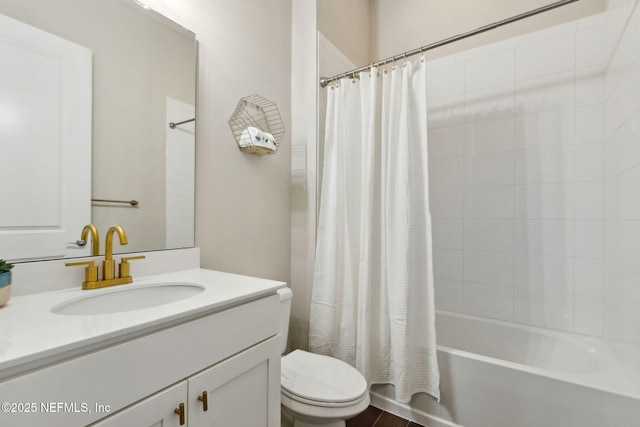 96167 Grande Oaks Ln, Fernandina Beach, FL 32034 - bathroom with toilet, vanity, and shower / tub combo
